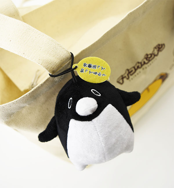 今話題の社畜ペンギンこと テイコウペンギン がトートバッグになってプライズに登場 トピックス 株式会社フクヤ プライズ アニメ 雑貨