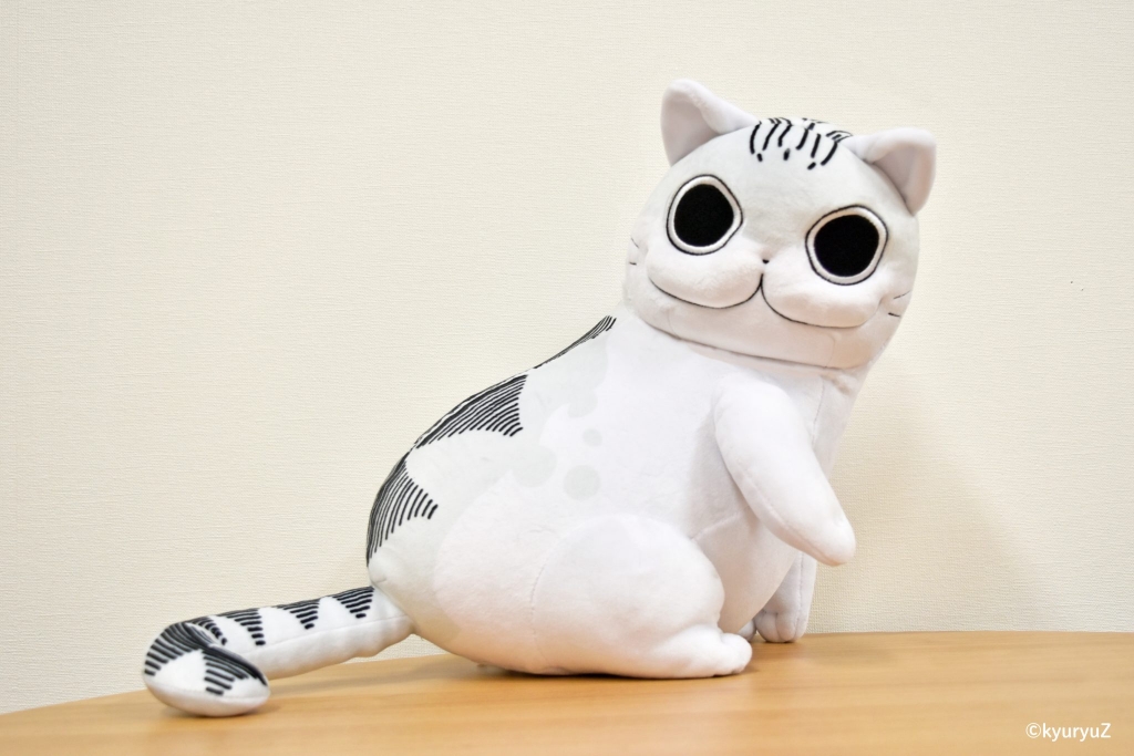 夜は猫といっしょ キュルガbigぬいぐるみ第２弾が登場 トピックス 株式会社フクヤ プライズ アニメ 雑貨