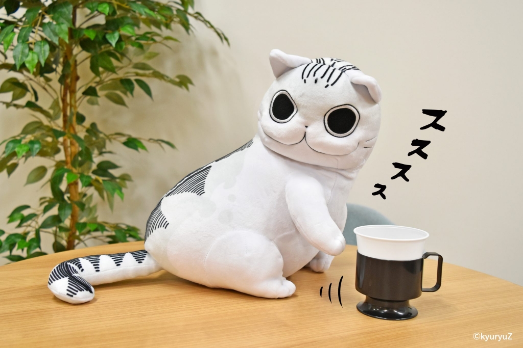夜は猫といっしょ キュルガbigぬいぐるみ第２弾が登場 トピックス 株式会社フクヤ プライズ アニメ 雑貨